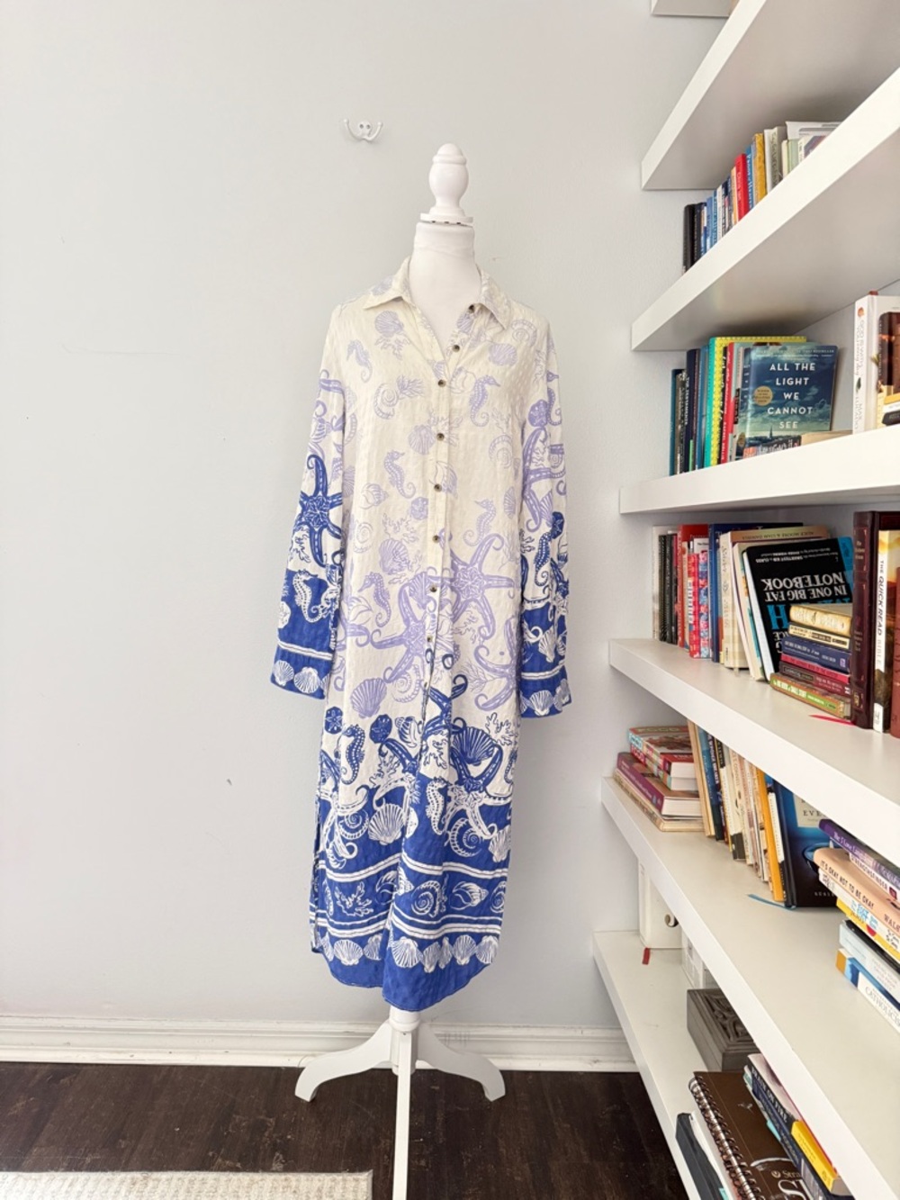 By Anthropologie Shell-Print Button Front Dress in White and Light Blue Small - Picture 4 of 13